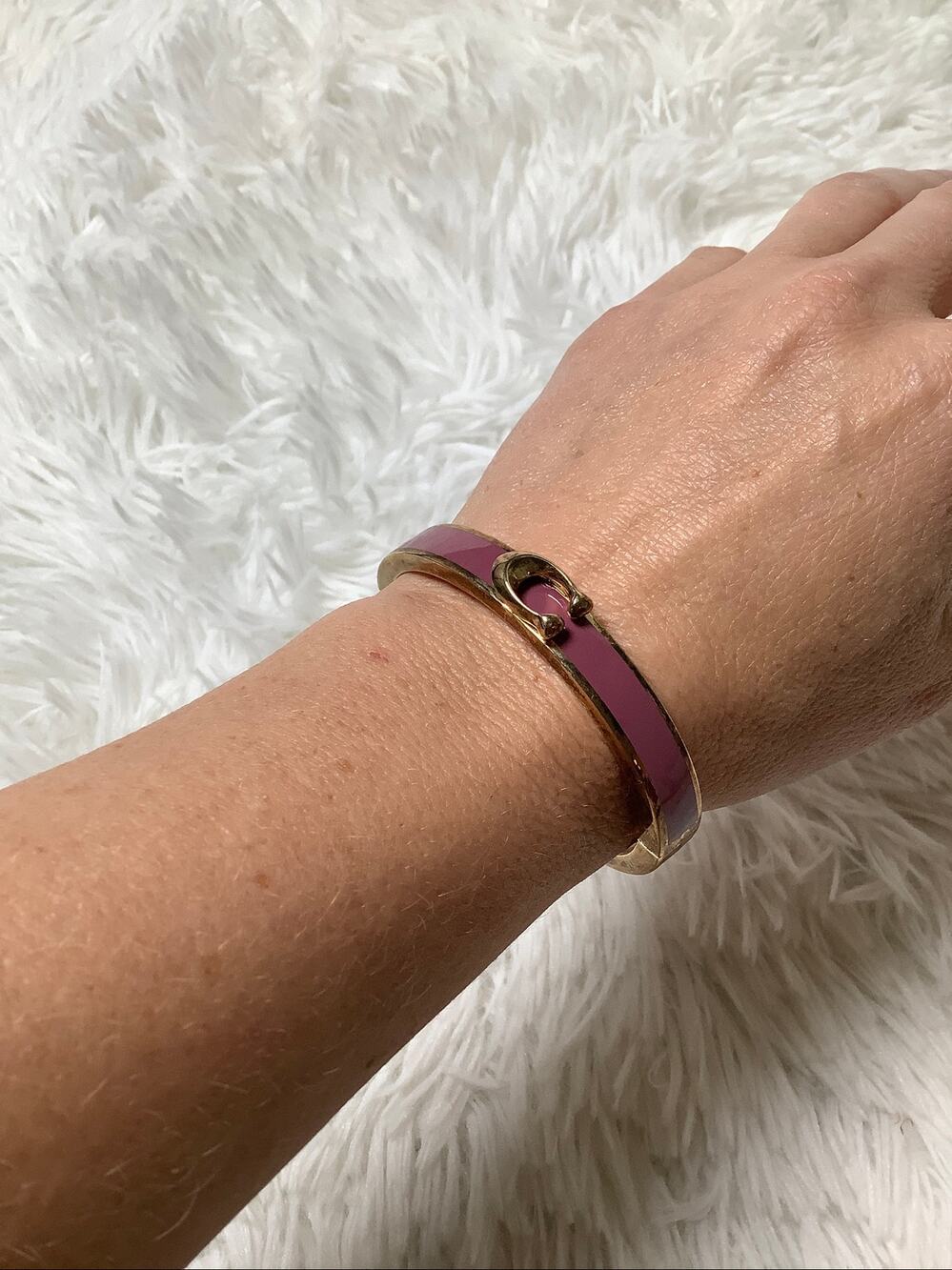 COACH Signature Gold Tone Pink Enamel C Logo Clasp Hinged Bangle Bracelet F18-13